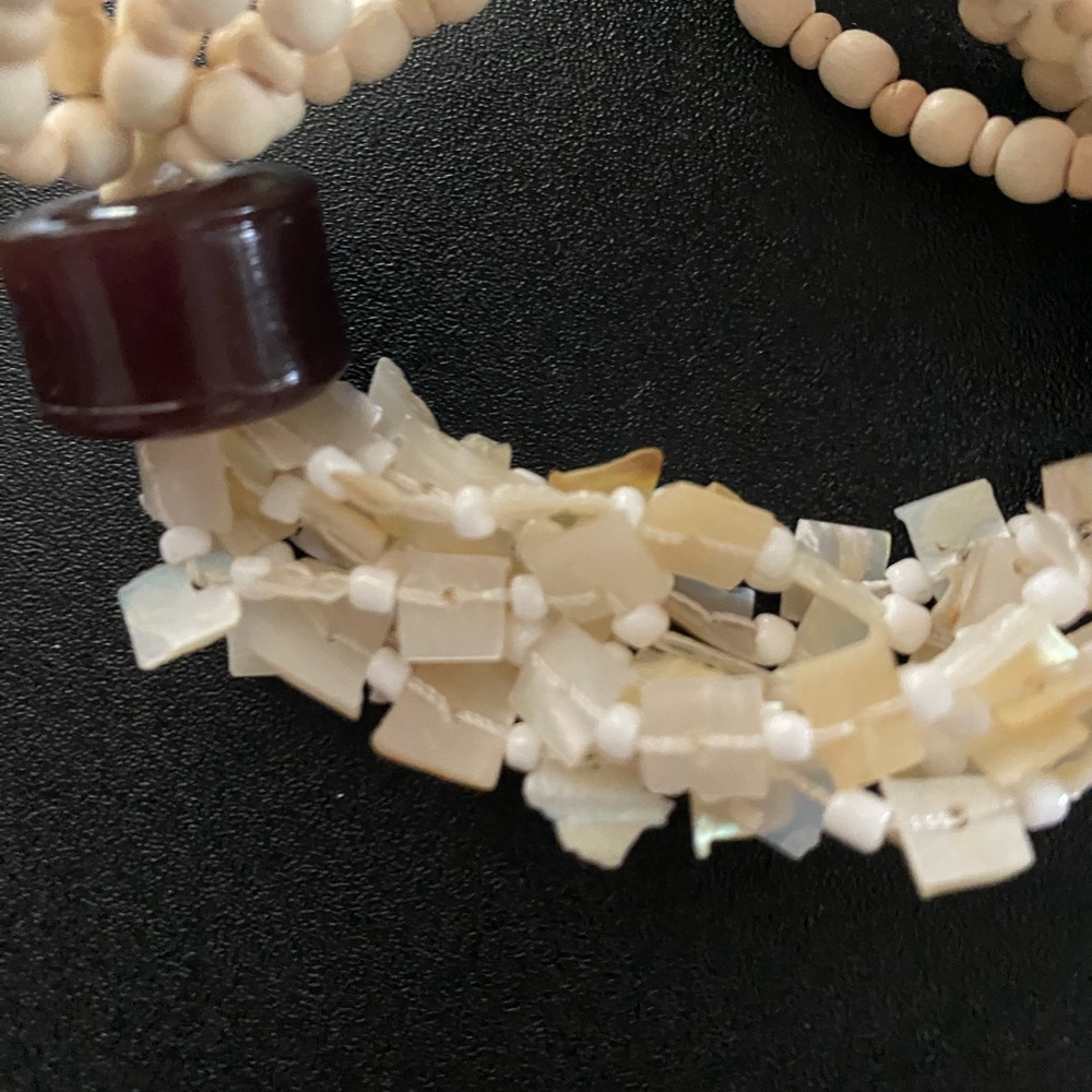 Beaded shell bracelet - Picture 4 of 4
